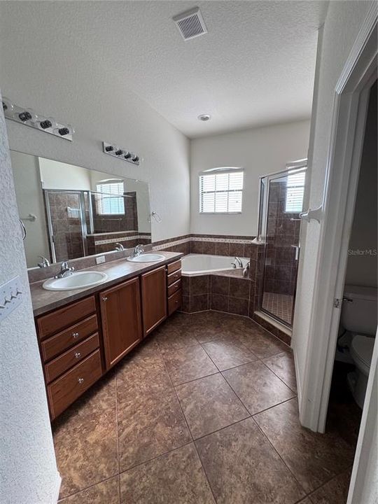 Active With Contract: $389,900 (5 beds, 3 baths, 2901 Square Feet)