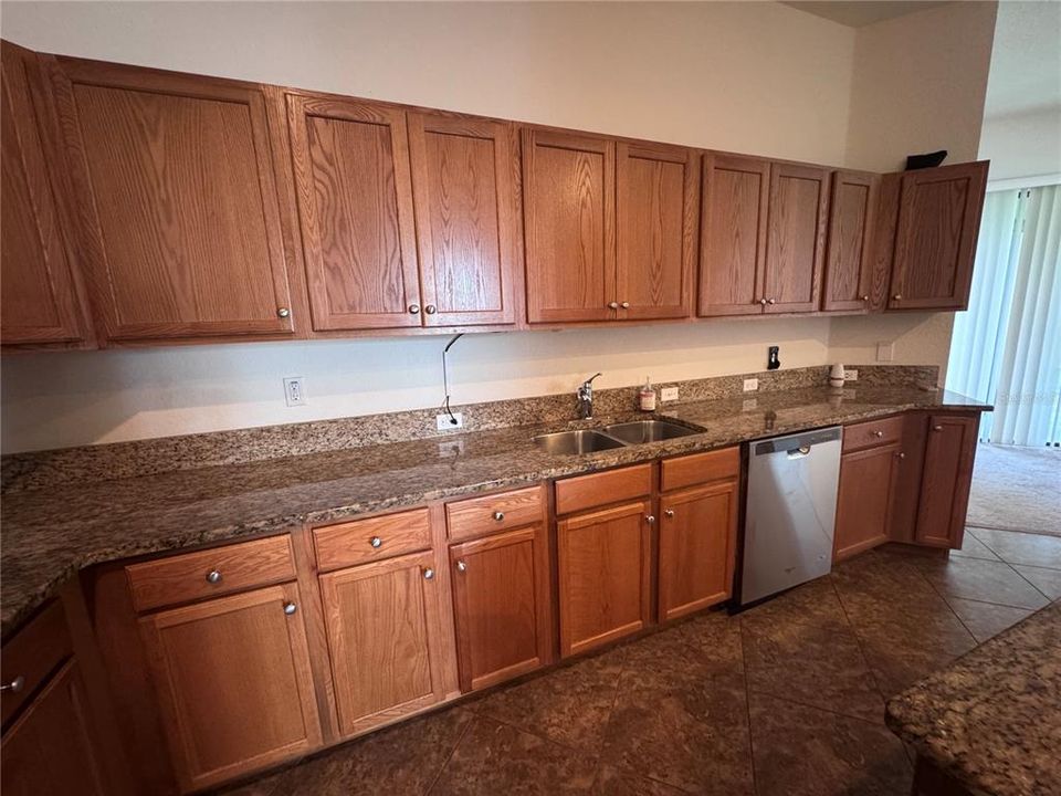 Active With Contract: $389,900 (5 beds, 3 baths, 2901 Square Feet)