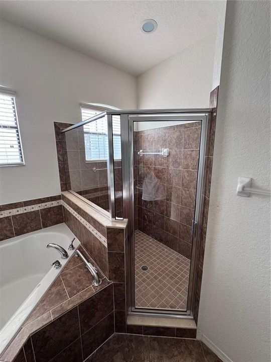 Active With Contract: $389,900 (5 beds, 3 baths, 2901 Square Feet)