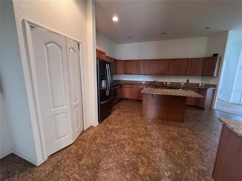 Active With Contract: $389,900 (5 beds, 3 baths, 2901 Square Feet)