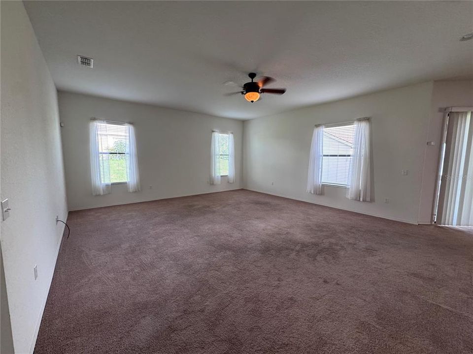 Active With Contract: $389,900 (5 beds, 3 baths, 2901 Square Feet)