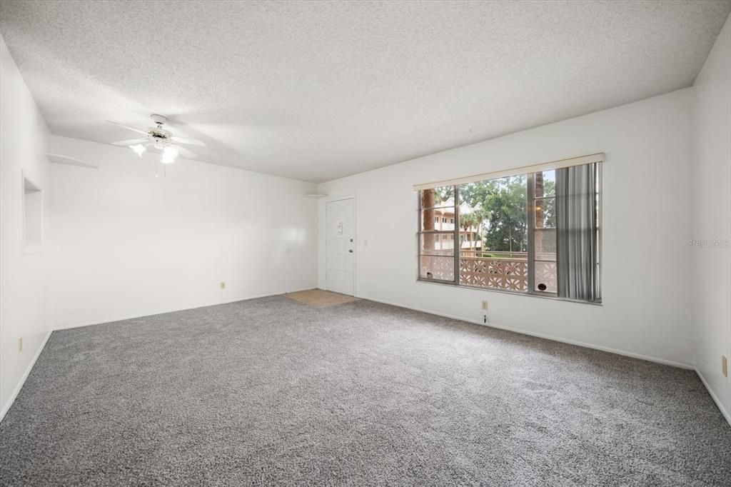 For Sale: $89,999 (1 beds, 1 baths, 825 Square Feet)