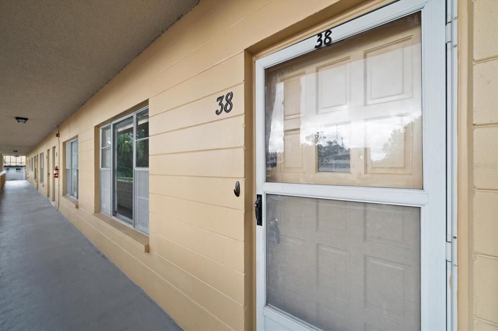 For Sale: $89,999 (1 beds, 1 baths, 825 Square Feet)