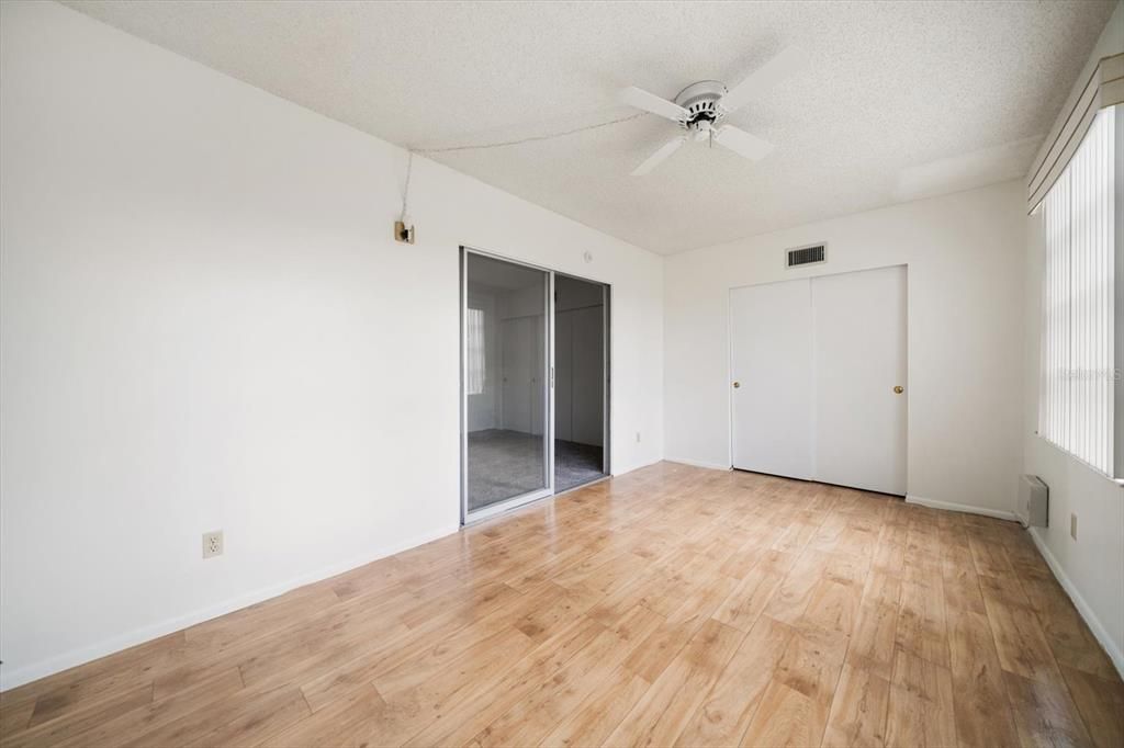 For Sale: $89,999 (1 beds, 1 baths, 825 Square Feet)