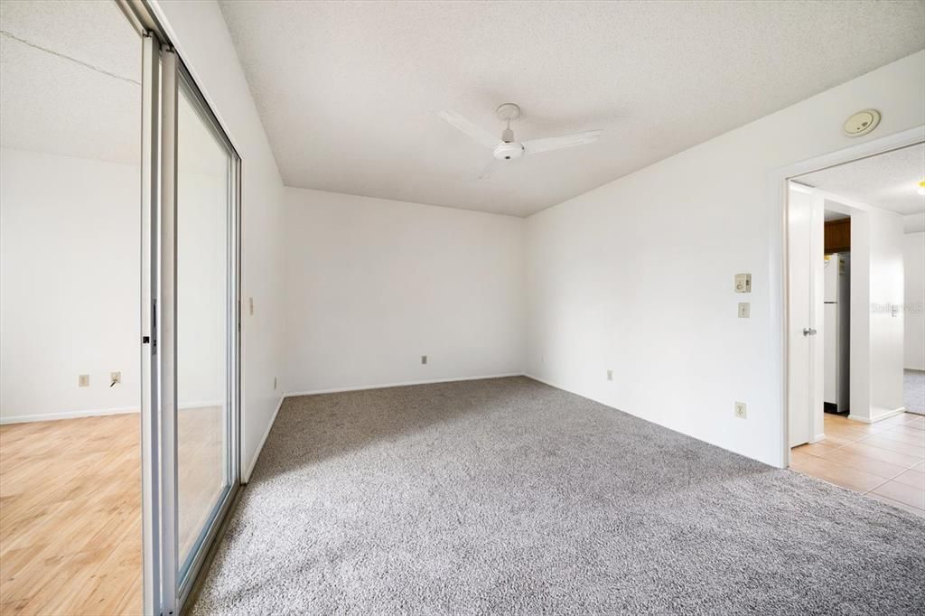 For Sale: $89,999 (1 beds, 1 baths, 825 Square Feet)