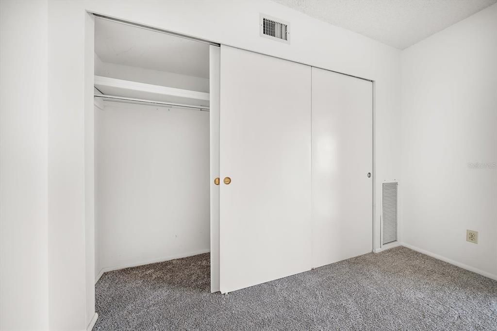 For Sale: $89,999 (1 beds, 1 baths, 825 Square Feet)