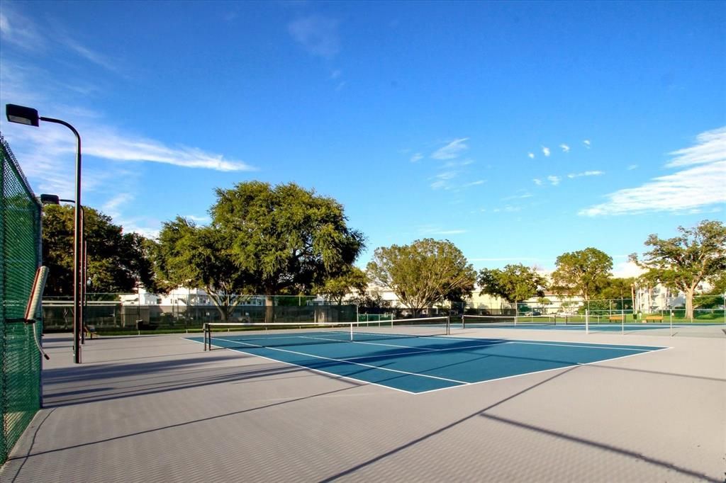 For Sale: $89,999 (1 beds, 1 baths, 825 Square Feet)