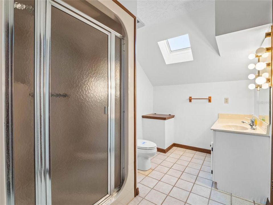 出租: $18,000 (5 贝兹, 4 浴室, 5737 平方英尺)