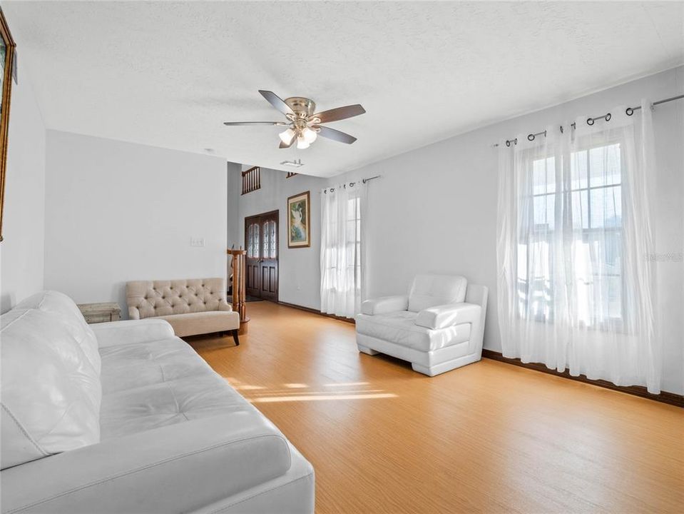 出租: $18,000 (5 贝兹, 4 浴室, 5737 平方英尺)