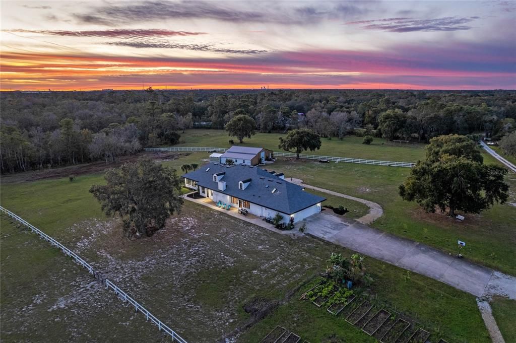 出租: $18,000 (5 贝兹, 4 浴室, 5737 平方英尺)