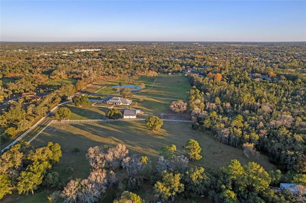 出租: $18,000 (5 贝兹, 4 浴室, 5737 平方英尺)