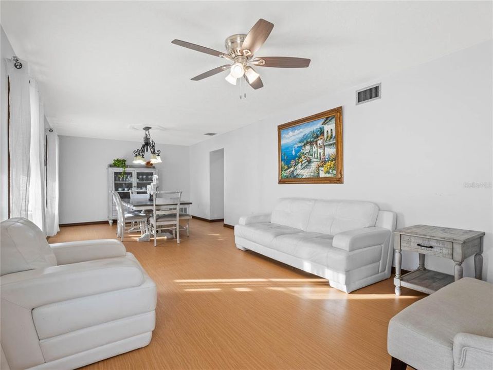 出租: $18,000 (5 贝兹, 4 浴室, 5737 平方英尺)