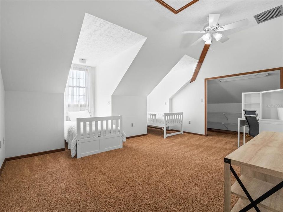 出租: $18,000 (5 贝兹, 4 浴室, 5737 平方英尺)