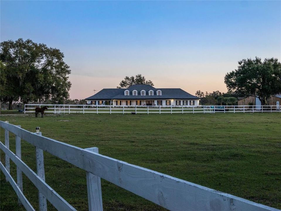 出租: $18,000 (5 贝兹, 4 浴室, 5737 平方英尺)