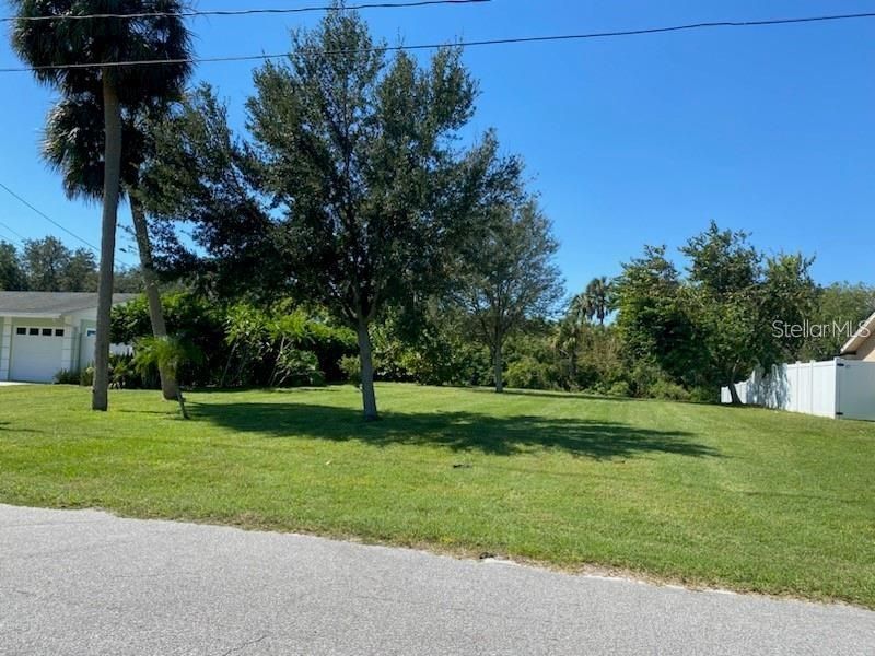 На продажу: $229,000 (0.19 acres)