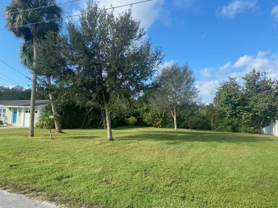 На продажу: $229,000 (0.19 acres)