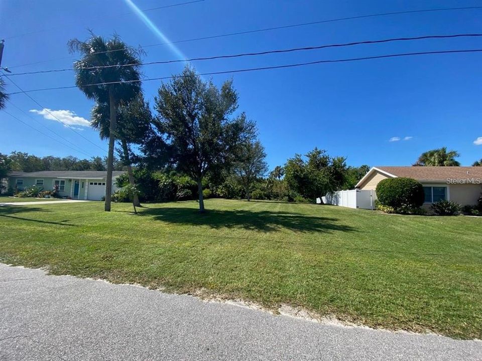 На продажу: $229,000 (0.19 acres)