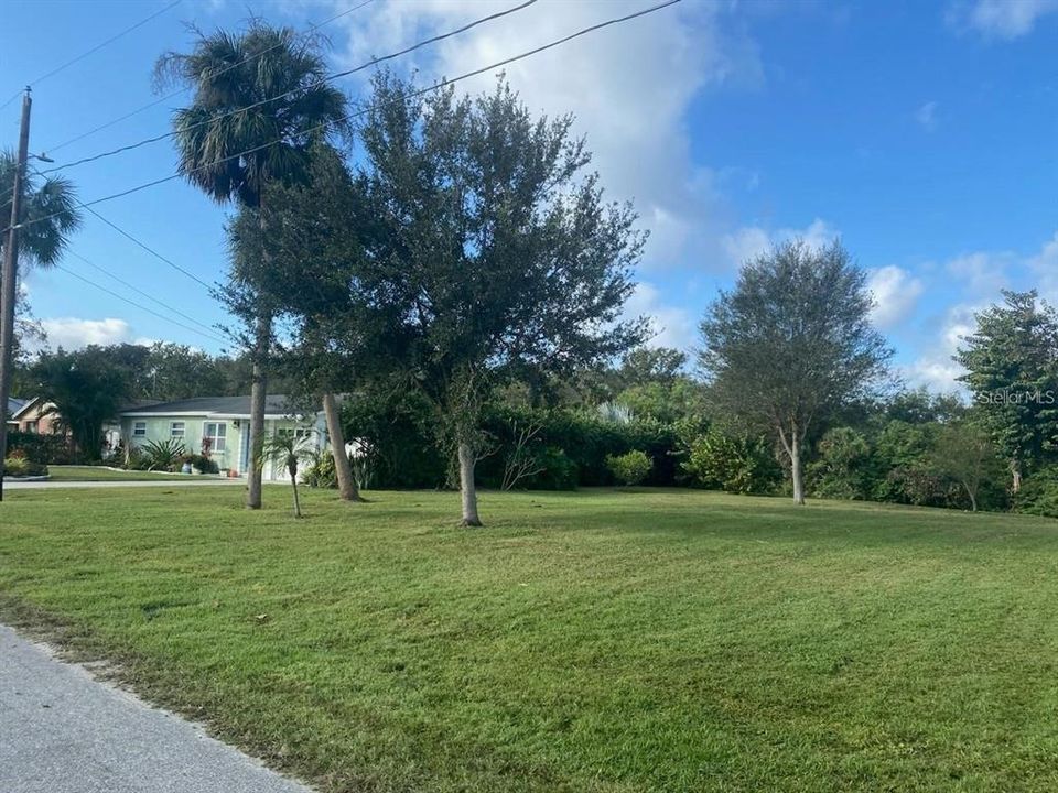 На продажу: $229,000 (0.19 acres)