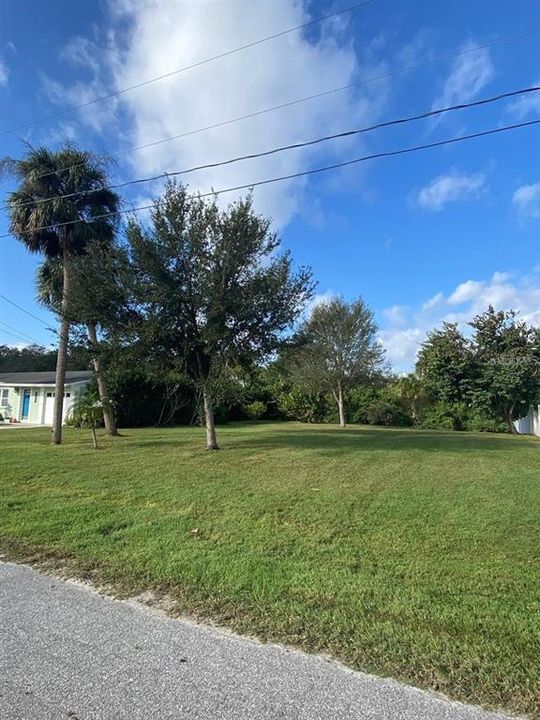 На продажу: $229,000 (0.19 acres)