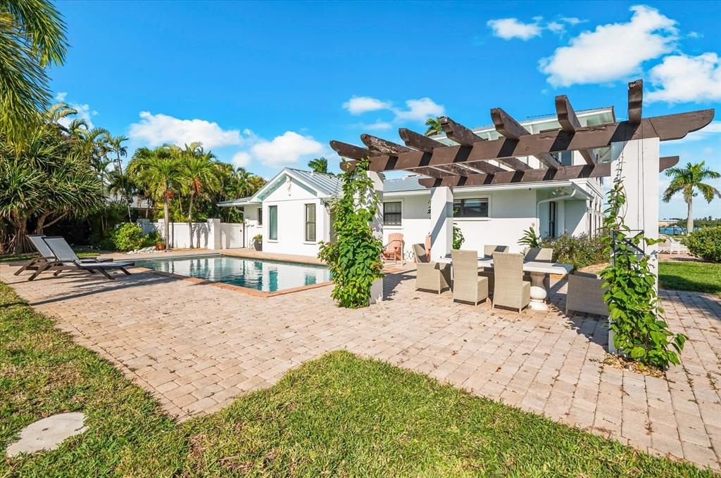 For Sale: $4,500,000 (4 beds, 4 baths, 3500 Square Feet)