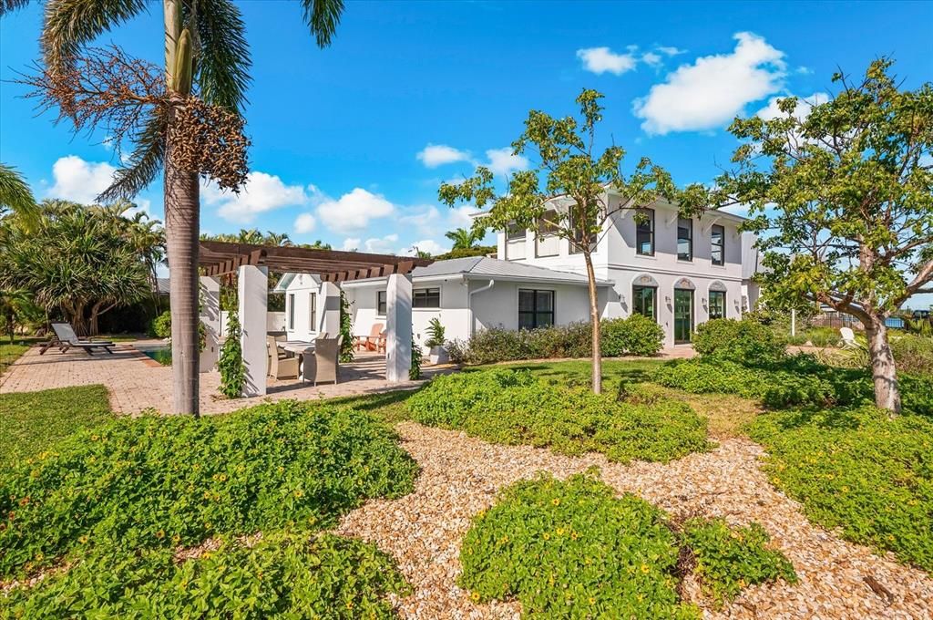 For Sale: $4,500,000 (4 beds, 4 baths, 3500 Square Feet)