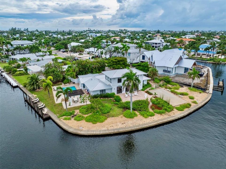 For Sale: $4,500,000 (4 beds, 4 baths, 3500 Square Feet)