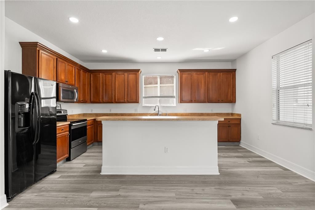 For Rent: $3,250 (5 beds, 4 baths, 3460 Square Feet)