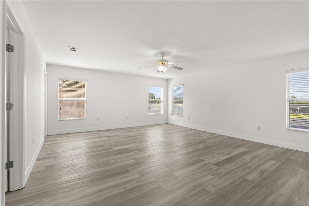 For Rent: $3,250 (5 beds, 4 baths, 3460 Square Feet)