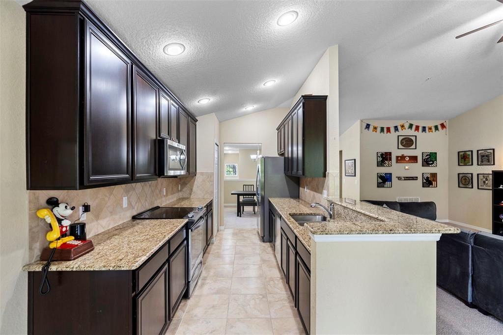 Под контрактом: $229,000 (2 спален, 2 ванн, 1826 Квадратных фут)