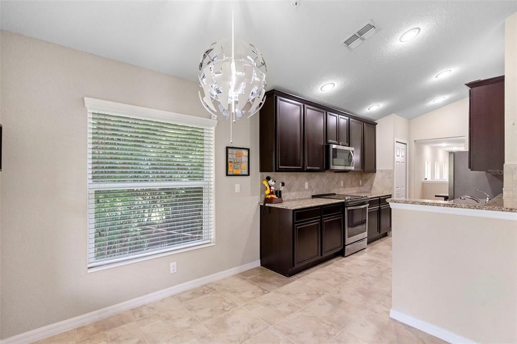 Под контрактом: $229,000 (2 спален, 2 ванн, 1826 Квадратных фут)