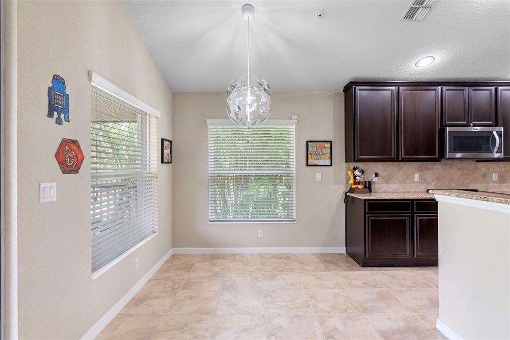 Под контрактом: $229,000 (2 спален, 2 ванн, 1826 Квадратных фут)