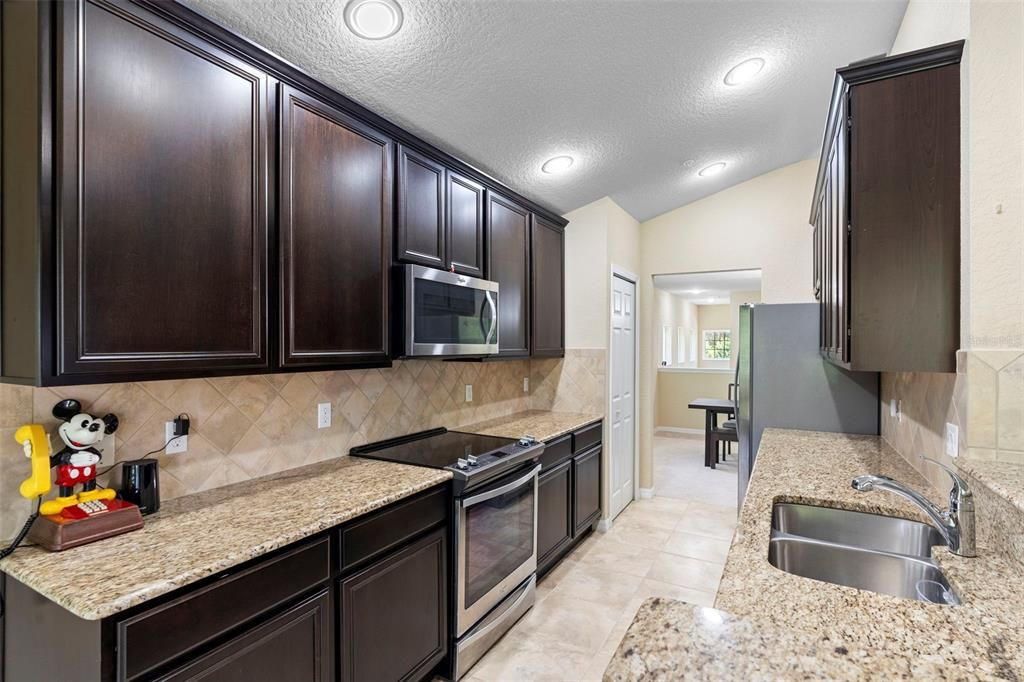 Под контрактом: $229,000 (2 спален, 2 ванн, 1826 Квадратных фут)