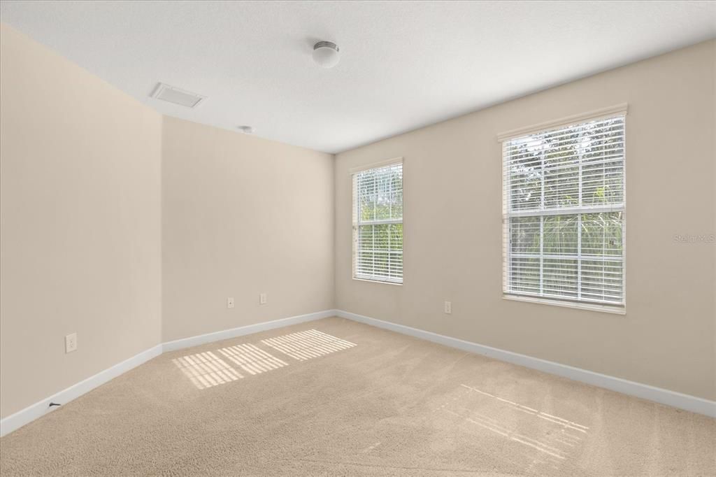 合同活跃: $2,750 (3 贝兹, 2 浴室, 2203 平方英尺)