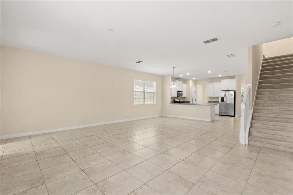 合同活跃: $2,750 (3 贝兹, 2 浴室, 2203 平方英尺)