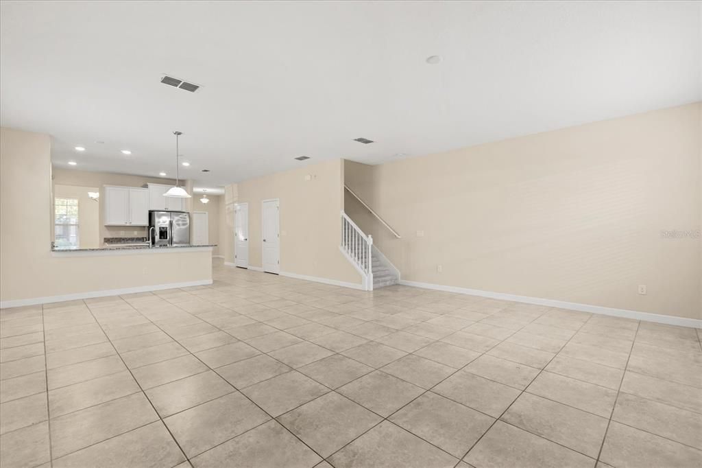 合同活跃: $2,750 (3 贝兹, 2 浴室, 2203 平方英尺)