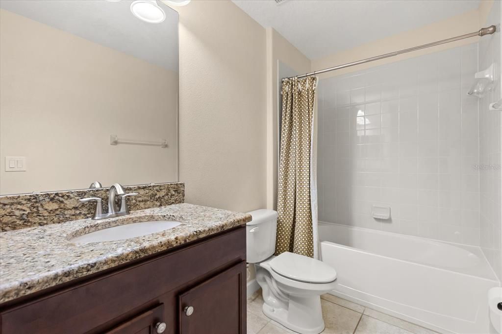 合同活跃: $2,750 (3 贝兹, 2 浴室, 2203 平方英尺)