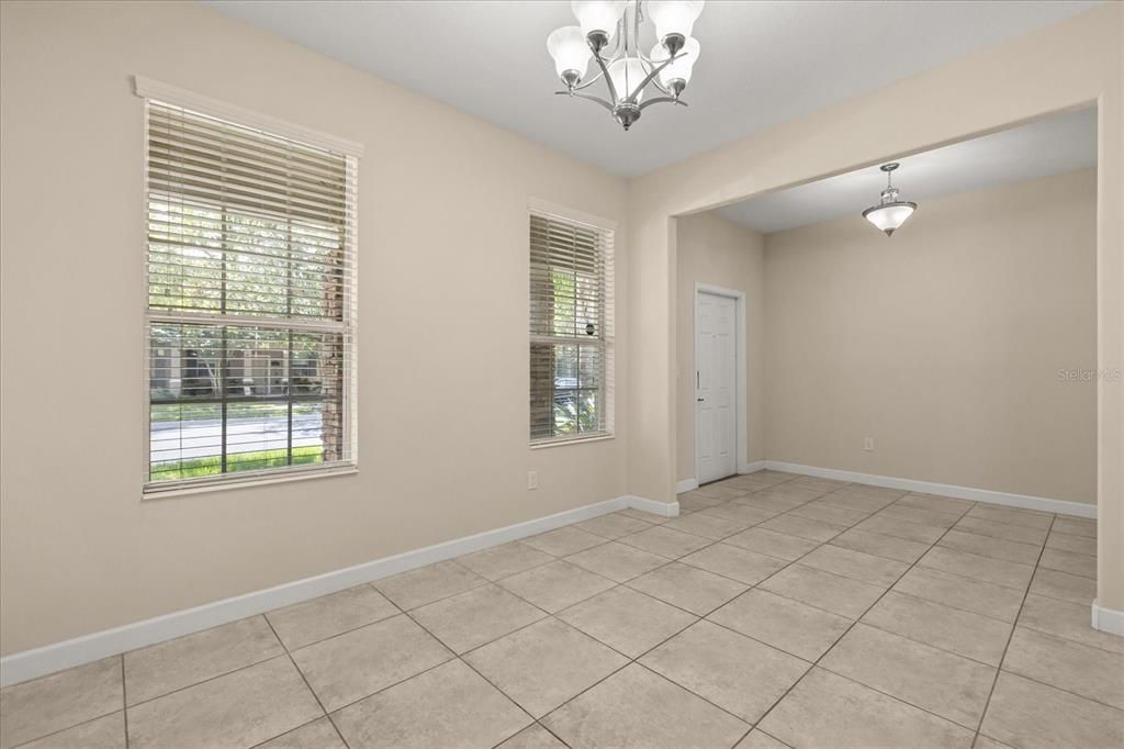 合同活跃: $2,750 (3 贝兹, 2 浴室, 2203 平方英尺)