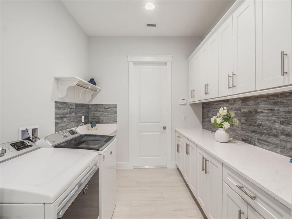 待售: $949,132 (3 贝兹, 3 浴室, 2542 平方英尺)