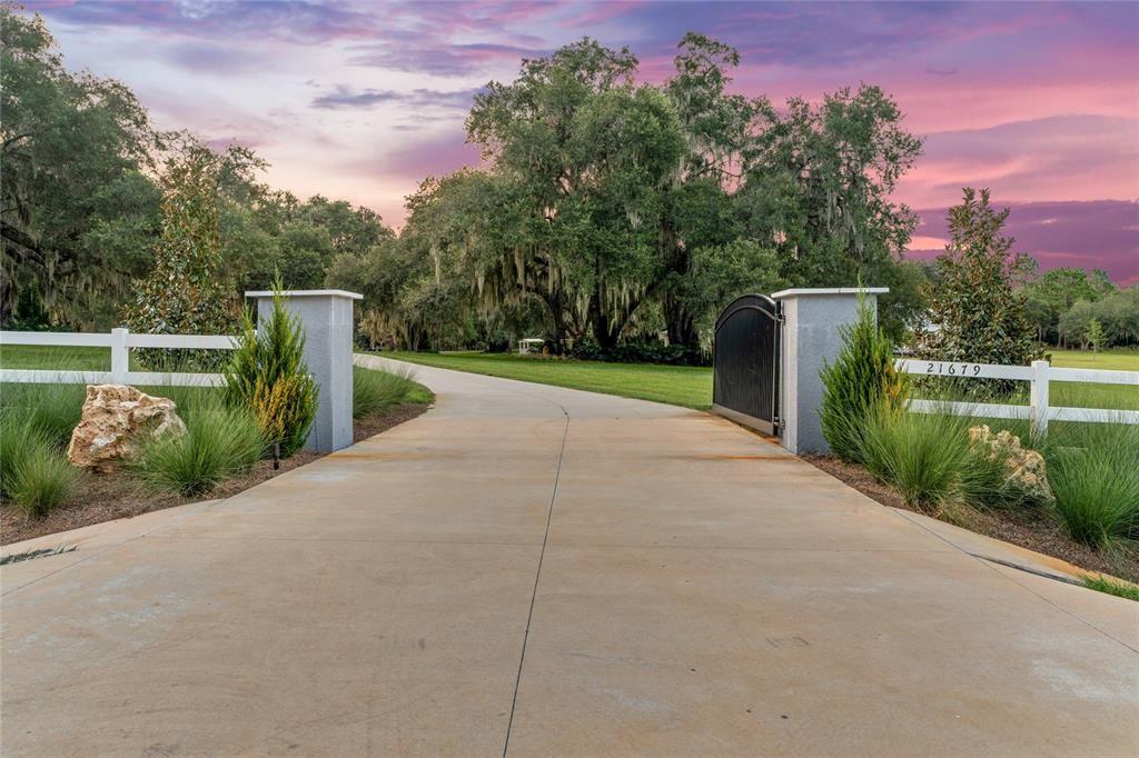 For Sale: $1,280,000 (3 beds, 2 baths, 2108 Square Feet)