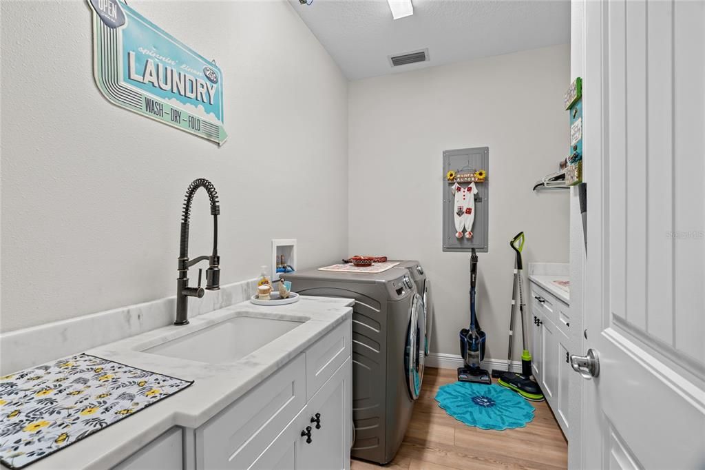 For Sale: $1,280,000 (3 beds, 2 baths, 2108 Square Feet)