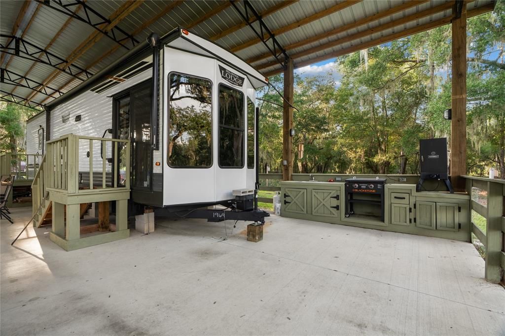 For Sale: $1,280,000 (3 beds, 2 baths, 2108 Square Feet)