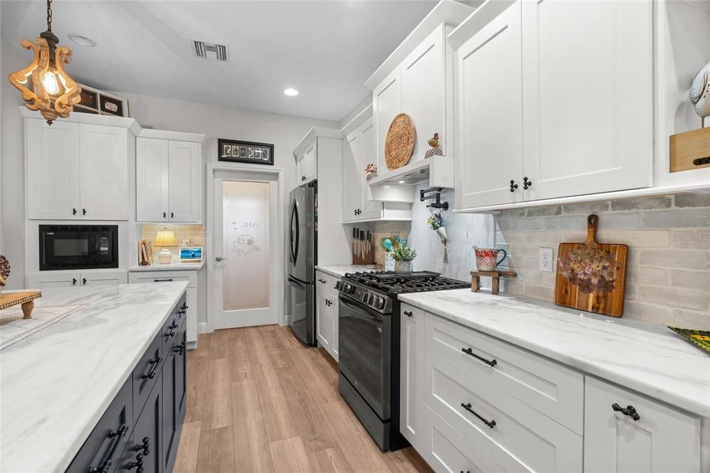 For Sale: $1,280,000 (3 beds, 2 baths, 2108 Square Feet)