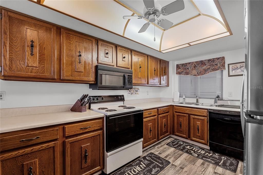 待售: $365,000 (2 贝兹, 2 浴室, 1131 平方英尺)