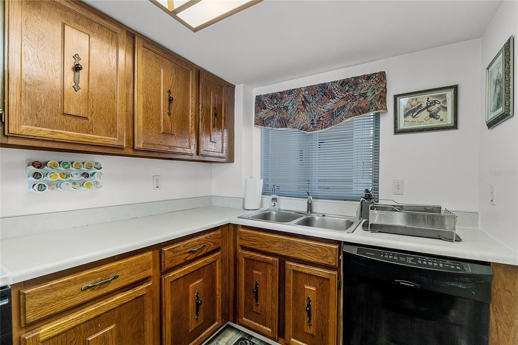 待售: $365,000 (2 贝兹, 2 浴室, 1131 平方英尺)