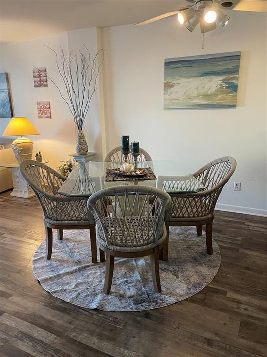 待售: $365,000 (2 贝兹, 2 浴室, 1131 平方英尺)