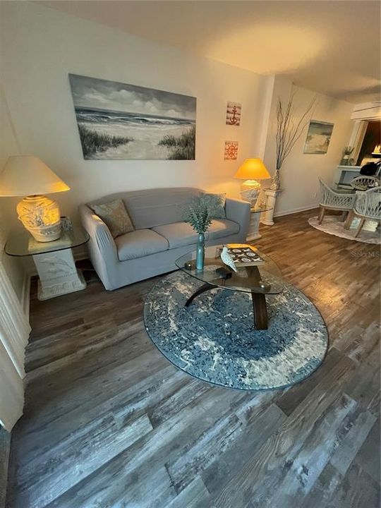 待售: $365,000 (2 贝兹, 2 浴室, 1131 平方英尺)