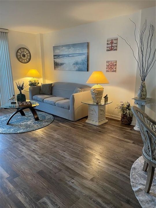 待售: $365,000 (2 贝兹, 2 浴室, 1131 平方英尺)