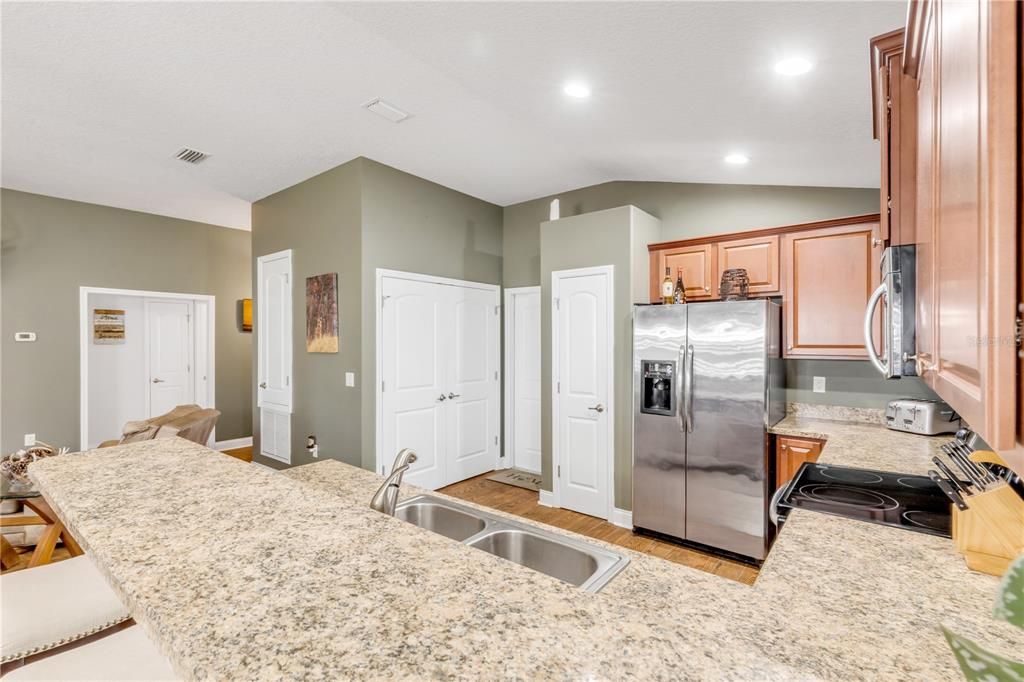 待售: $355,000 (3 贝兹, 2 浴室, 1292 平方英尺)