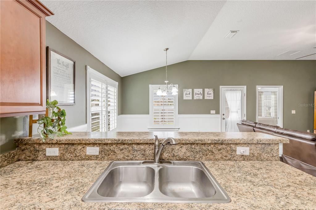 待售: $355,000 (3 贝兹, 2 浴室, 1292 平方英尺)