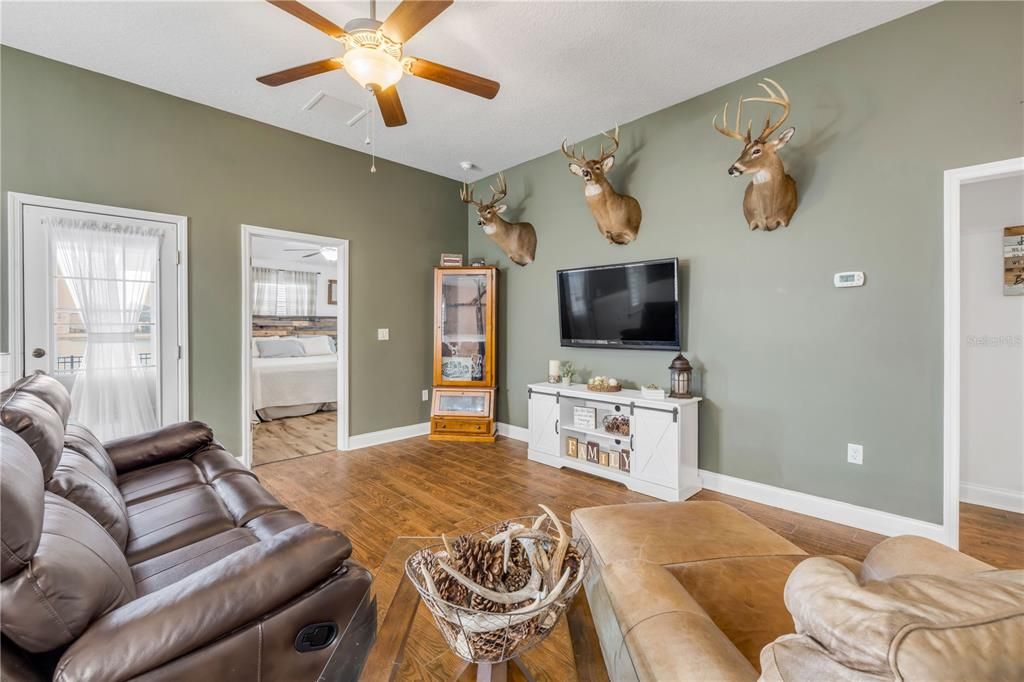 待售: $355,000 (3 贝兹, 2 浴室, 1292 平方英尺)